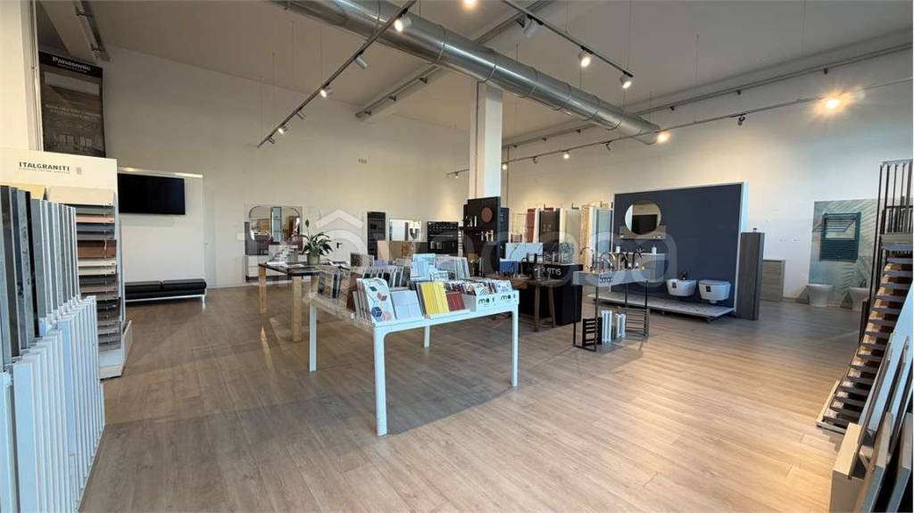 negozio in vendita ad Ancona in zona Baraccola