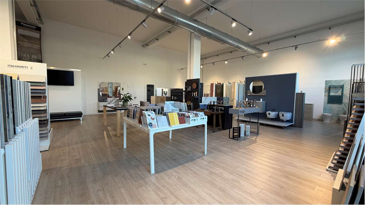 locale commerciale in vendita ad Ancona in zona Baraccola