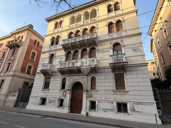 appartamento in vendita ad Ancona in zona Adriatico