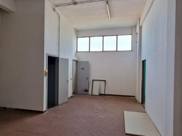 locale commerciale in vendita ad Ancona in zona Palombare