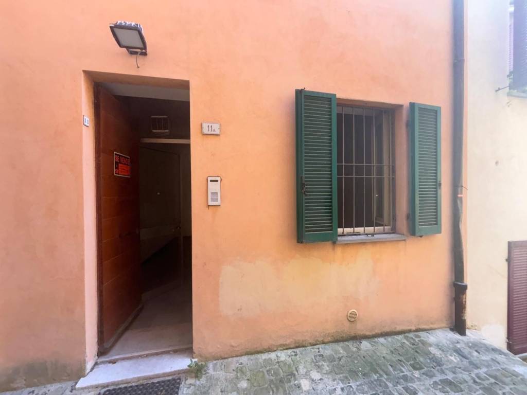locale commerciale in vendita ad Ancona