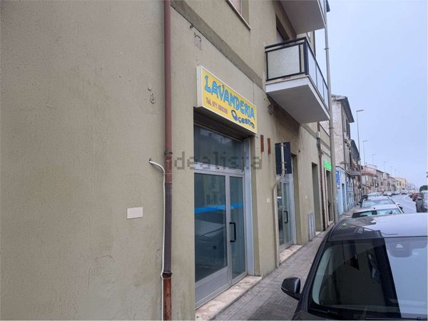locale commerciale in vendita ad Ancona in zona Torrette