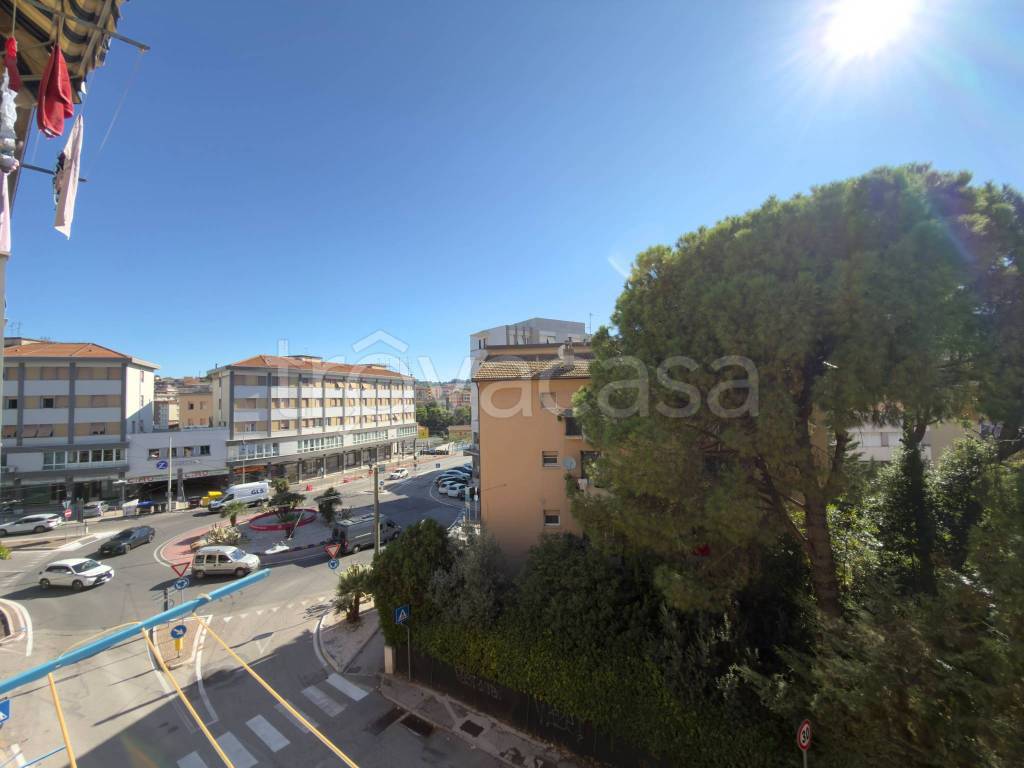 appartamento in vendita ad Ancona in zona Piano San Lazzaro