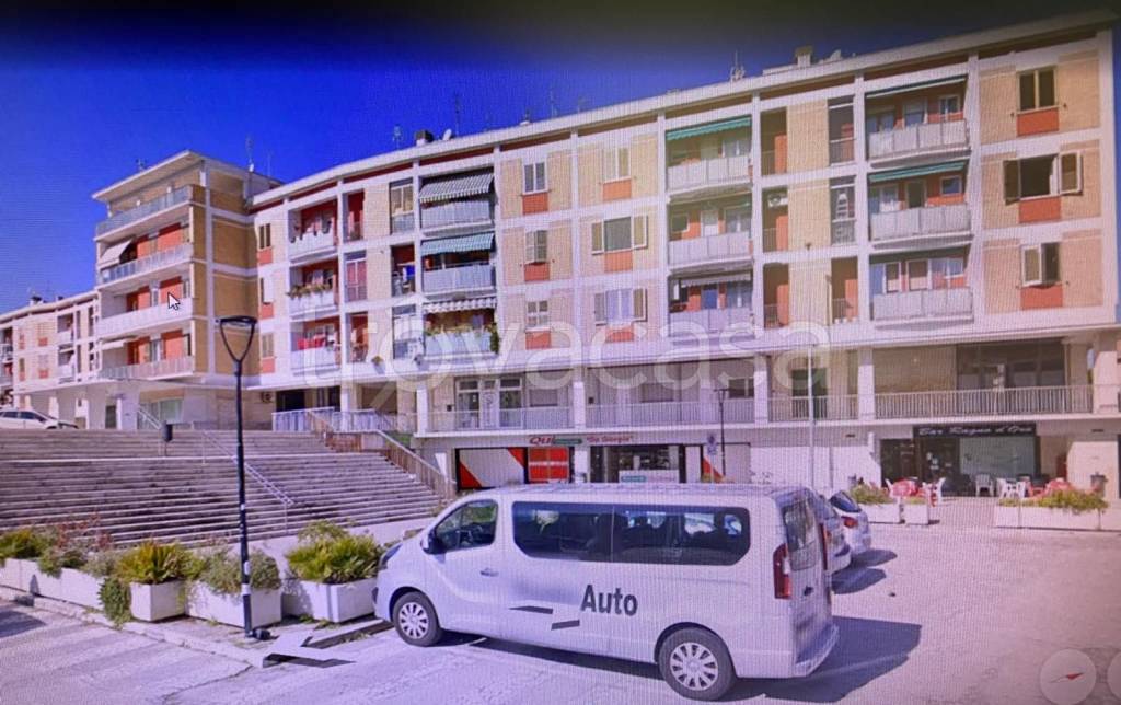appartamento in vendita ad Ancona in zona Collemarino