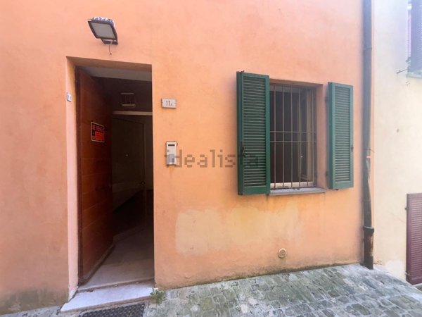 locale commerciale in vendita ad Ancona in zona Piano San Lazzaro