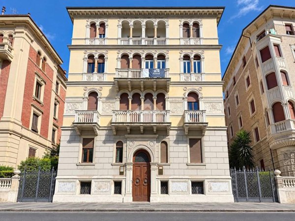appartamento in vendita ad Ancona in zona Adriatico