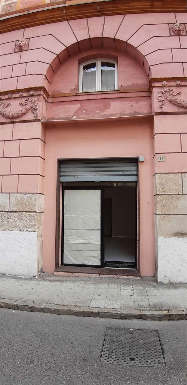 locale commerciale in vendita ad Ancona
