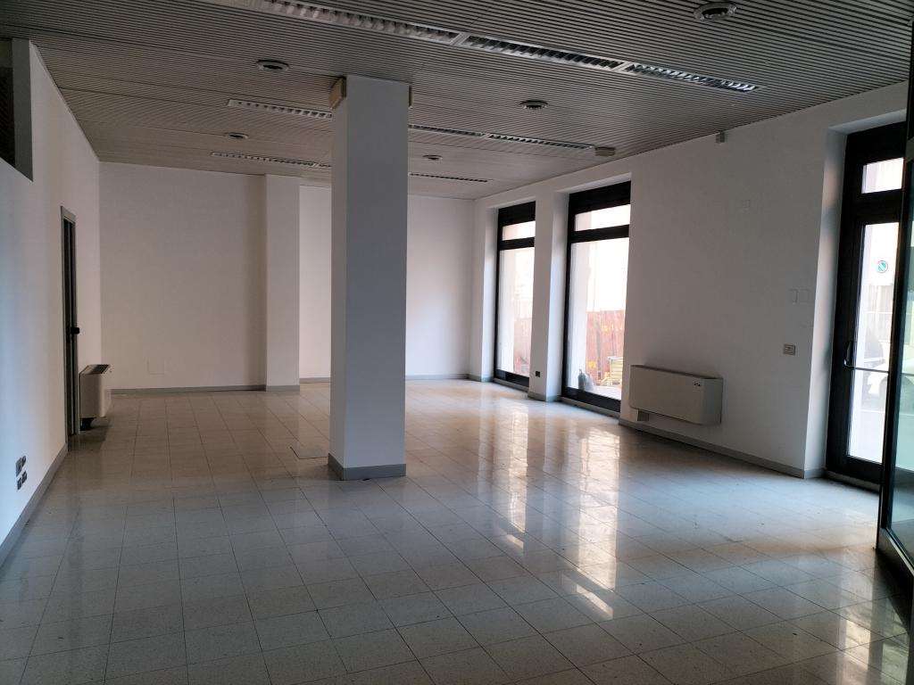 locale commerciale in vendita ad Ancona in zona Centro Storico