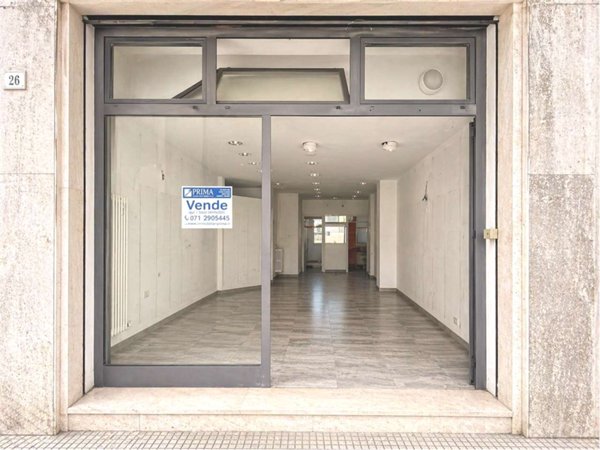 locale commerciale in vendita ad Ancona in zona Adriatico