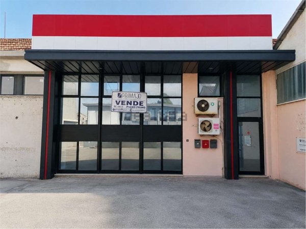 ufficio in vendita ad Ancona in zona Baraccola