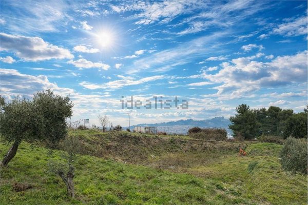 casa indipendente in vendita ad Ancona in zona Candia