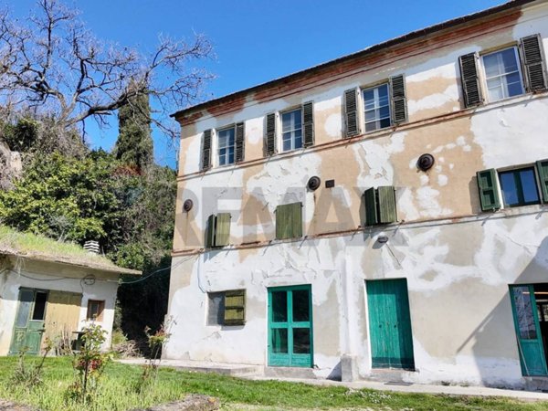 casa indipendente in vendita ad Ancona in zona Casette Di Paterno
