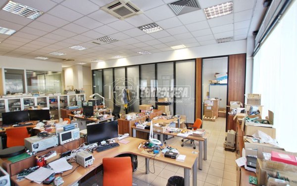 locale commerciale in vendita ad Ancona in zona Montedago