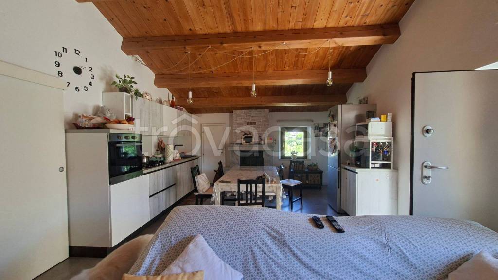 casa indipendente in vendita ad Ancona in zona Varano