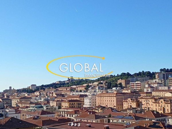 appartamento in vendita ad Ancona in zona Adriatico