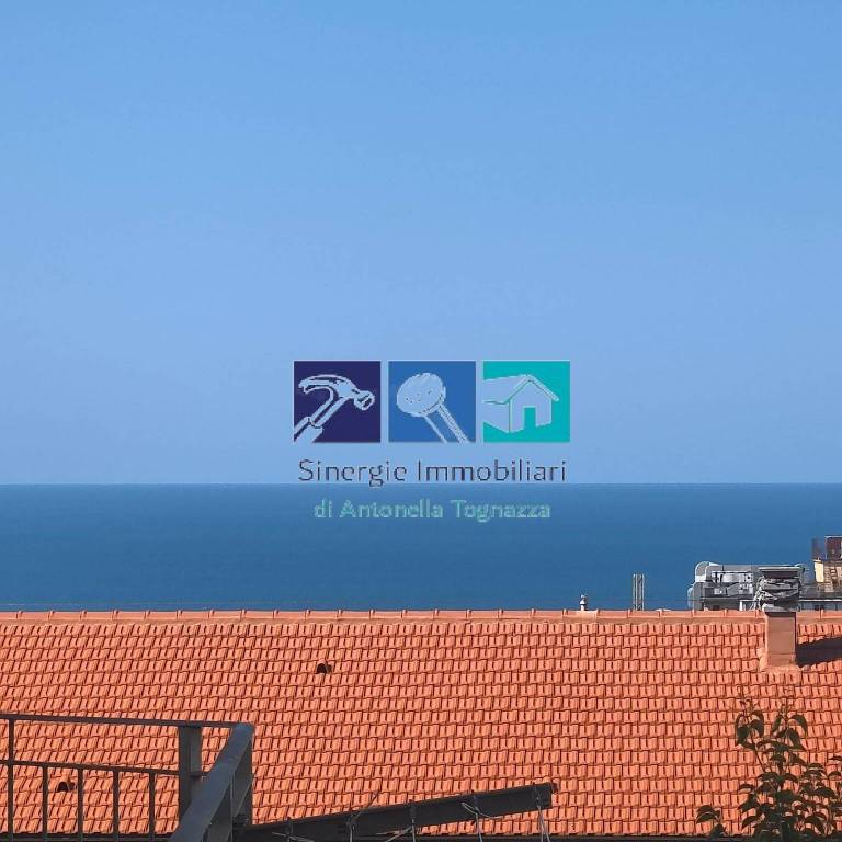 appartamento in vendita ad Ancona in zona Adriatico