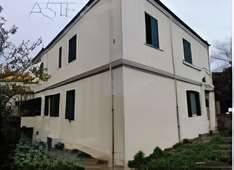 appartamento in vendita ad Ancona in zona Montirozzo