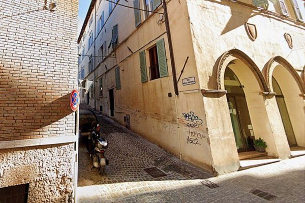 ufficio in vendita ad Ancona in zona Piano San Lazzaro