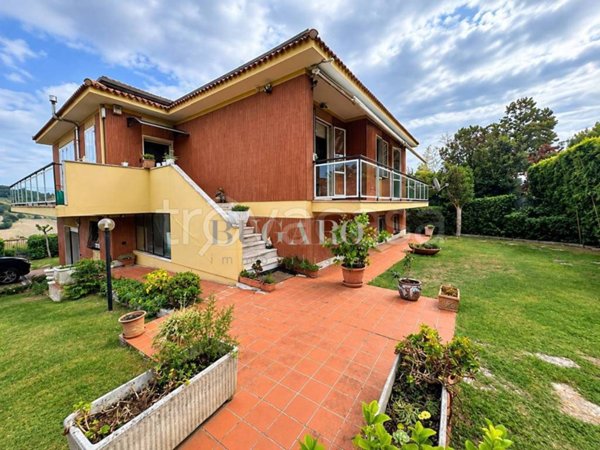 casa indipendente in vendita ad Ancona in zona Tavernelle