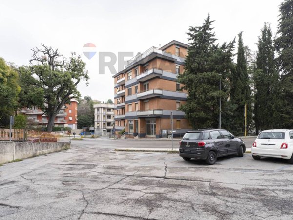 appartamento in vendita ad Ancona in zona Vallemiano