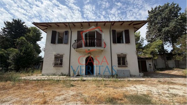 casa indipendente in vendita ad Ancona in zona Montesicuro