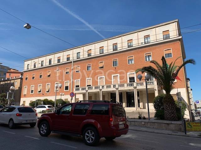 ufficio in vendita ad Ancona in zona Centro Storico
