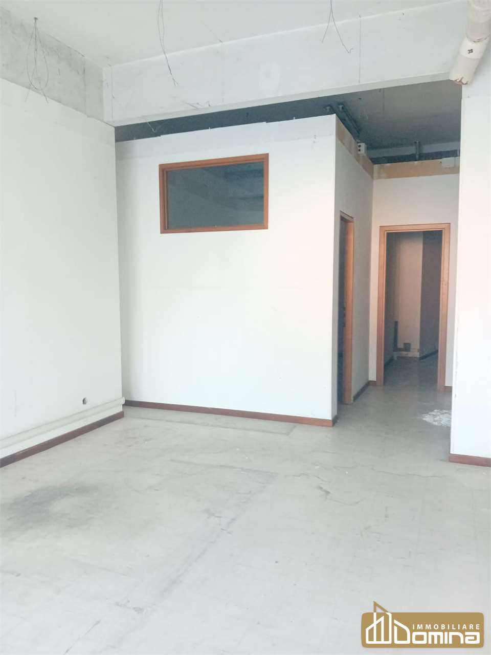 locale di sgombero in vendita ad Ancona in zona Torrette