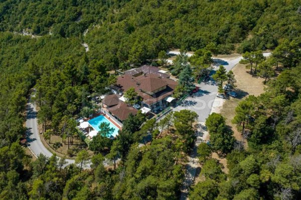 casa indipendente in vendita ad Arcevia in zona Costa