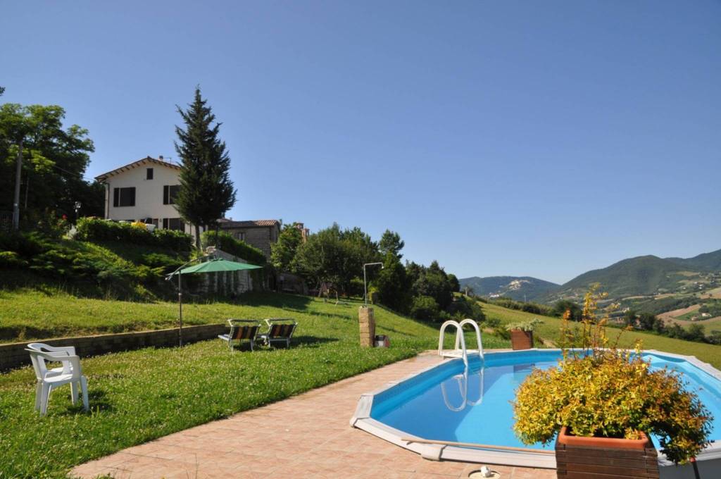 casa indipendente in vendita ad Arcevia in zona Piticchio