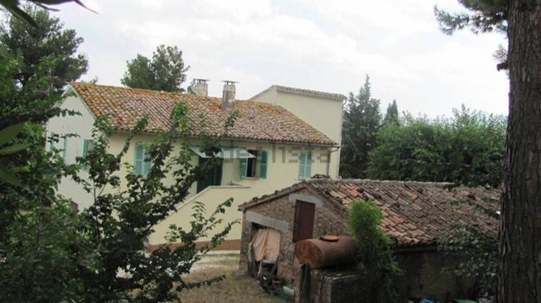 appartamento in vendita ad Arcevia in zona Montale