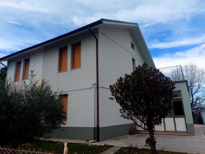casa indipendente in vendita ad Arcevia in zona Piticchio