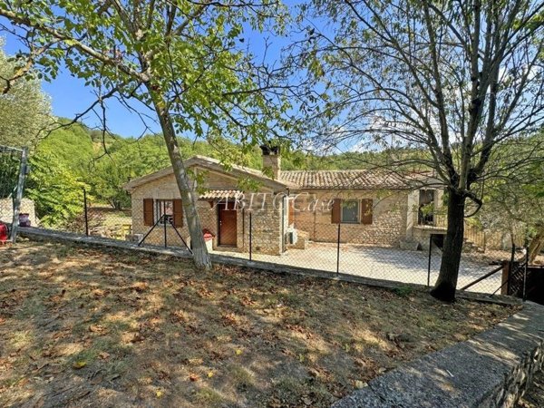 casa indipendente in vendita ad Arcevia