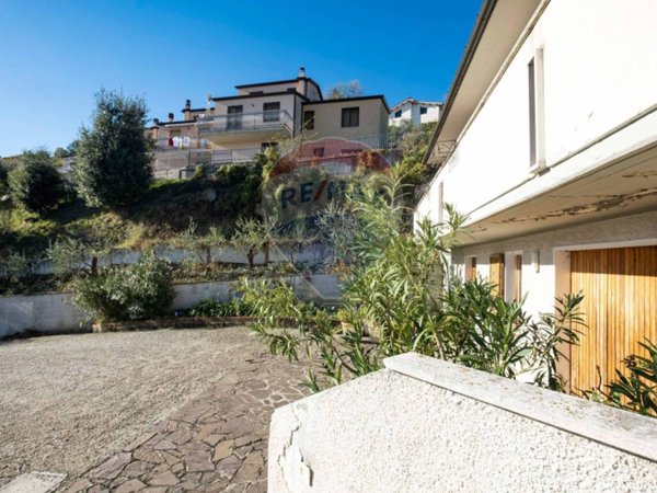 casa indipendente in vendita ad Arcevia in zona Costa