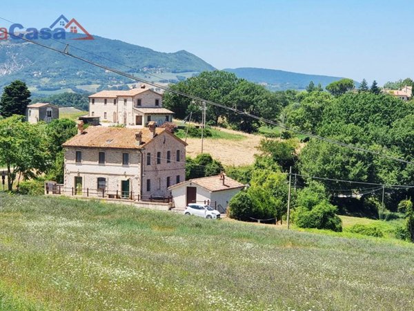 casa indipendente in vendita ad Arcevia