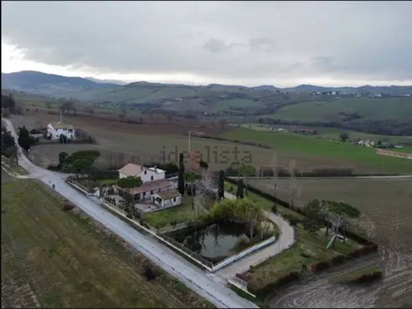 appartamento in vendita ad Arcevia in zona Piticchio
