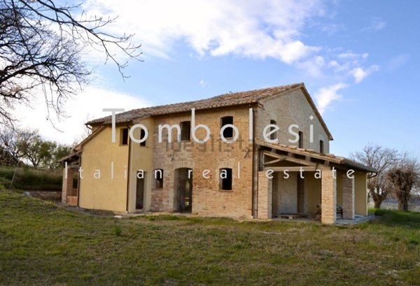 casa indipendente in vendita ad Arcevia in zona Costa