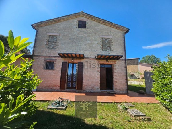 casa indipendente in vendita ad Arcevia