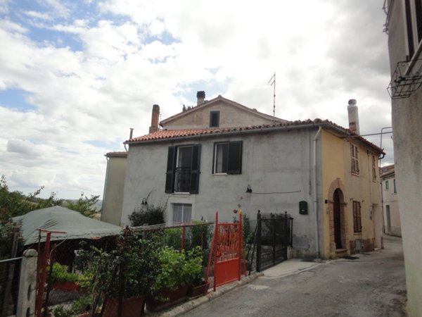 appartamento in vendita ad Arcevia in zona Prosano