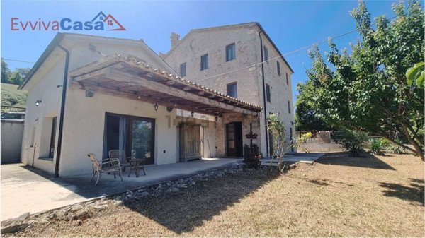 appartamento in vendita ad Arcevia in zona Costa