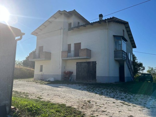 casa indipendente in vendita ad Arcevia in zona Costa