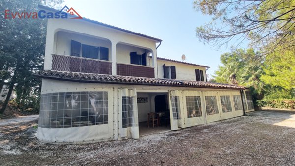casa indipendente in vendita ad Arcevia in zona Piticchio