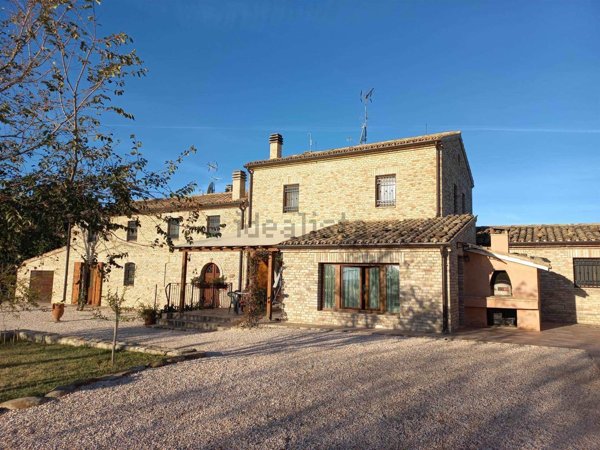 casa indipendente in vendita ad Arcevia