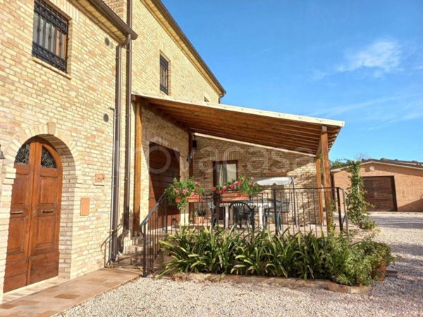 casa indipendente in vendita ad Arcevia in zona Ripalta