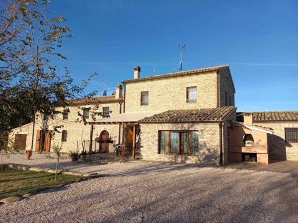 casa indipendente in vendita ad Arcevia in zona Ripalta