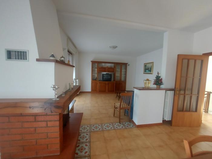 casa indipendente in vendita ad Arcevia in zona Avacelli