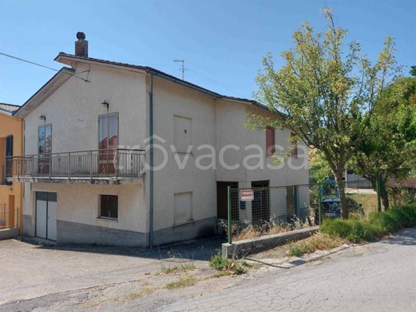 casa indipendente in vendita ad Arcevia in zona Avacelli