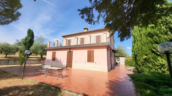 casa indipendente in vendita ad Arcevia in zona Avacelli