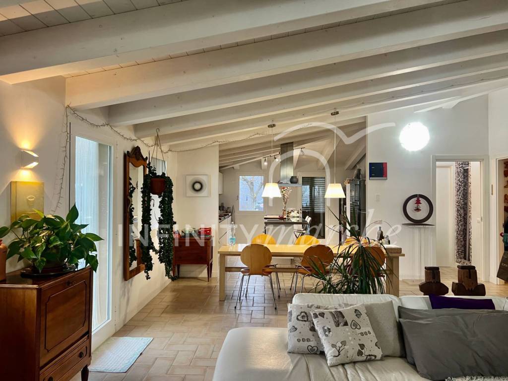 casa indipendente in vendita ad Arcevia in zona Costa