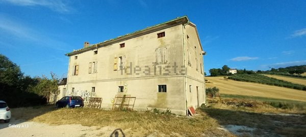 casale in vendita ad Arcevia in zona Magnadorsa