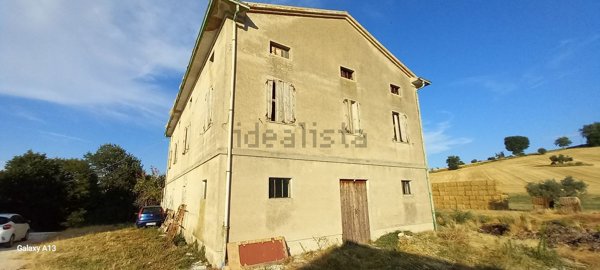 casale in vendita ad Arcevia in zona Magnadorsa